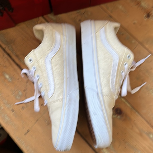 Vans women’s size 10, cream and white ortholite - Picture 6 of 8